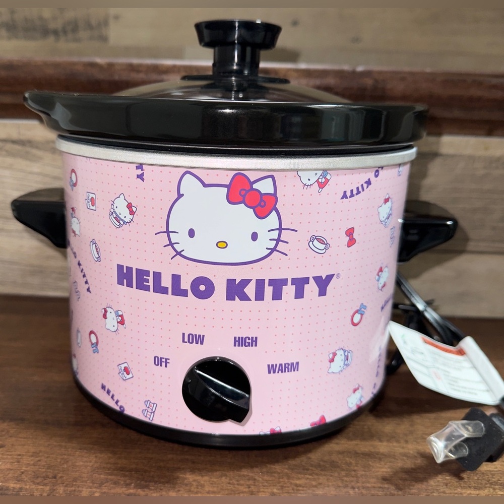 Super Cute 🥰 Uncanny Brands Hello Kitty 2 Qt Slow Cooker